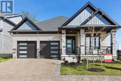 1 - 1061 EAGLETRACE DRIVE  London North (North S), ON N6G 0T3