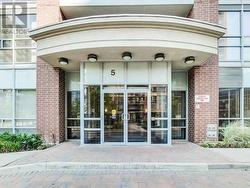 704 - 5 MICHAEL POWER PLACE  Toronto, ON M9A 0A3