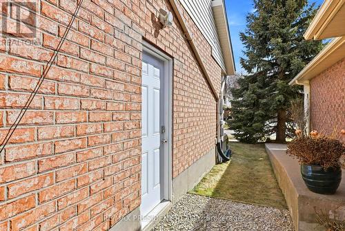 199 Bush Clover Crescent, Kitchener, ON - Outdoor
