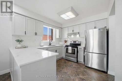 199 Bush Clover Crescent, Kitchener, ON - Indoor Photo Showing Kitchen