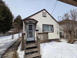 84 Machar Ave  Thunder Bay, ON P7B 2Y6