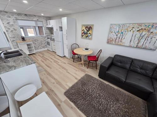 84 Machar Ave, Thunder Bay, ON 