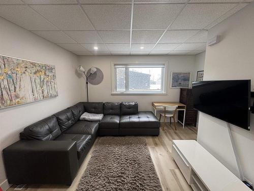 84 Machar Ave, Thunder Bay, ON 