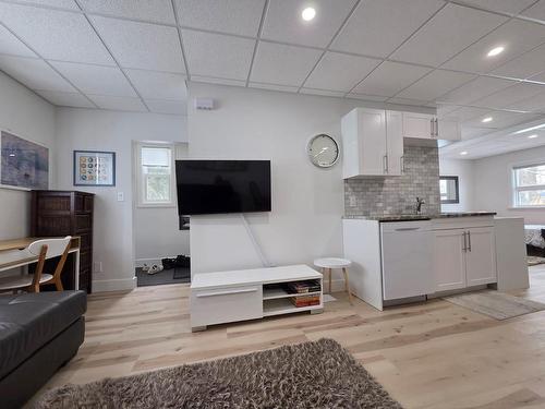 84 Machar Ave, Thunder Bay, ON 