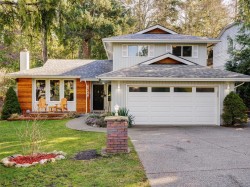 6740 Amwell Dr  Central Saanich, BC V8M 1A4