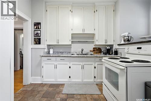 363 Leopold Crescent, Regina, SK - Indoor Photo Showing Kitchen
