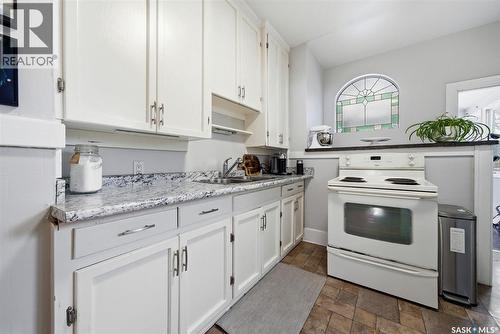 363 Leopold Crescent, Regina, SK - Indoor Photo Showing Kitchen