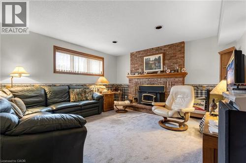 9 Valley Road, St. Catharines, ON - Indoor Photo Showing Living Room With Fireplace