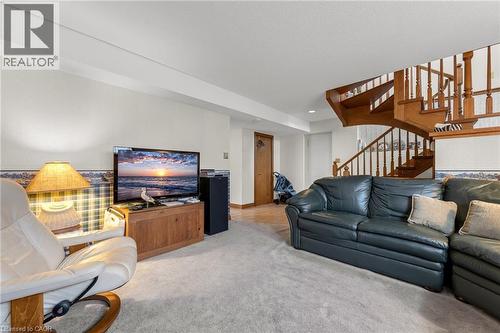 9 Valley Road, St. Catharines, ON - Indoor Photo Showing Living Room