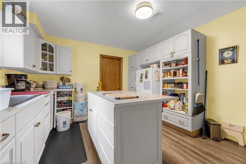 9 Valley Road, St. Catharines, ON - Indoor Photo Showing Kitchen