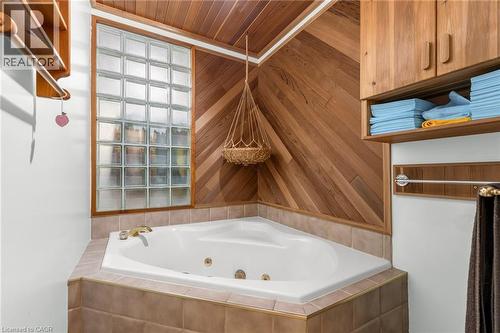 9 Valley Road, St. Catharines, ON - Indoor Photo Showing Bathroom