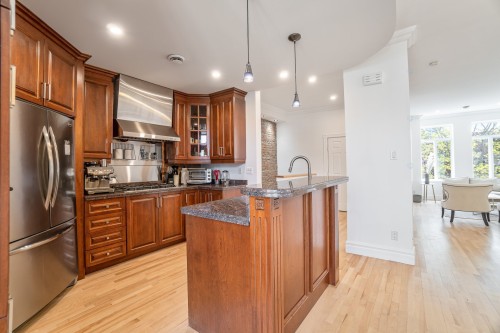 Cuisine - 17 Av. Winchester, Westmount, QC - Indoor Photo Showing Kitchen With Upgraded Kitchen