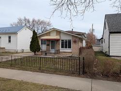 1146 CALIFORNIA  Windsor, ON N9B 2Z9