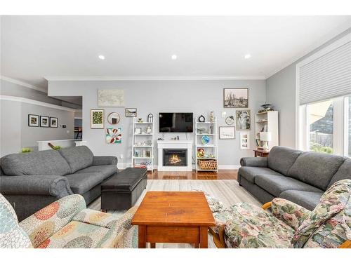 809 Second Crescent, Plympton-Wyoming, ON 