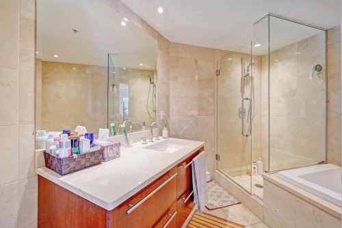 Salle de bains attenante à la CCP - 303-2000 Rue Drummond, Montréal (Ville-Marie), QC - Indoor Photo Showing Bathroom