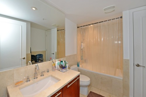 Salle de bains - 303-2000 Rue Drummond, Montréal (Ville-Marie), QC - Indoor Photo Showing Bathroom