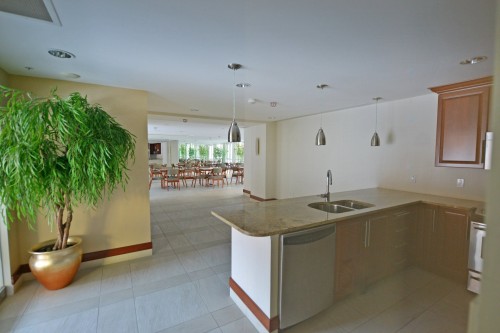 Autre - 303-2000 Rue Drummond, Montréal (Ville-Marie), QC - Indoor Photo Showing Kitchen With Double Sink
