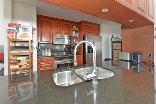 Cuisine - 303-2000 Rue Drummond, Montréal (Ville-Marie), QC - Indoor Photo Showing Kitchen With Double Sink