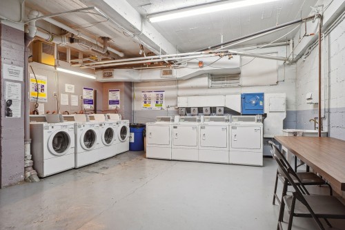 Salle de lavage - 206-3375 Av. Ridgewood, Montréal (Côte-Des-Neiges/Notre-Dame-De-Grâce), QC - Indoor Photo Showing Laundry Room