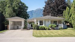 1017 Cottonwood Street  Revelstoke, BC V0E 2S0