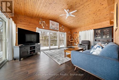 3000 Whelan Way, Ramara, ON - Indoor Photo Showing Living Room