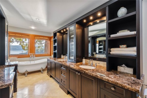 220 Scott Point Dr, Salt Spring, BC 