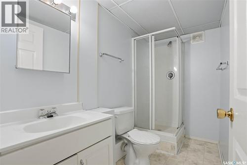 414 Preston Avenue S, Saskatoon, SK - Indoor Photo Showing Bathroom