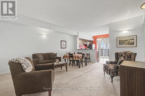 412 - 308 Watson Parkway N, Guelph (Grange Road), ON - Indoor Photo Showing Living Room