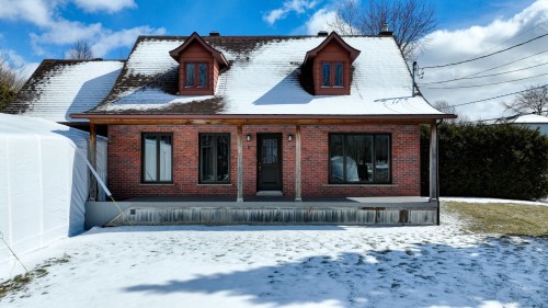 8 Rue Émile-Bouchard  Saint-Jean-Sur-Richelieu, QC J2X 4X4