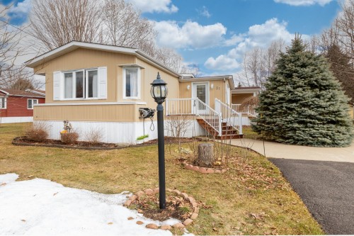 31 Rue des Rossignols  Venise-En-Québec, QC J0J 2K0