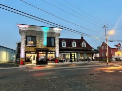 170  - 172 1re Avenue O.  Sainte-Anne-Des-Monts, QC G4V 1C8