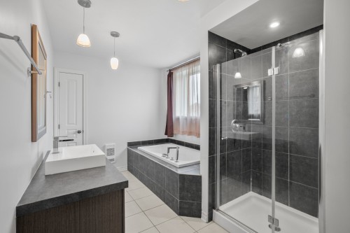 Salle de bains - 1-7140 Rue De Lanivet, Brossard, QC - Indoor Photo Showing Bathroom