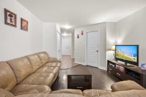 Salon - 1-7140 Rue De Lanivet, Brossard, QC - Indoor Photo Showing Living Room