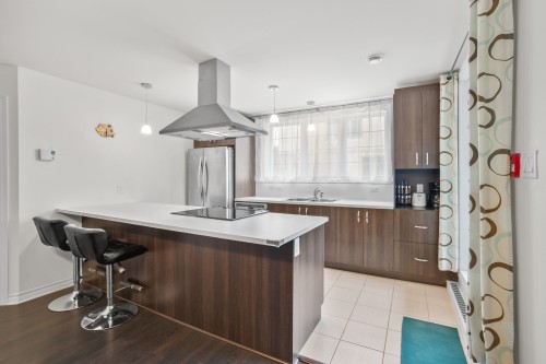 Cuisine - 1-7140 Rue De Lanivet, Brossard, QC - Indoor Photo Showing Kitchen With Upgraded Kitchen