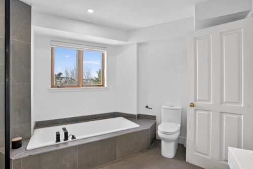 Salle de bains - 830 Rue Des Conifères, Prévost, QC - Indoor Photo Showing Bathroom