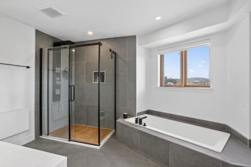 Salle de bains - 830 Rue Des Conifères, Prévost, QC - Indoor Photo Showing Bathroom