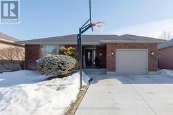 26 KNOWLES DRIVE  Woodstock (Woodstock - North), ON N4S 8T8