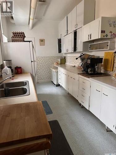 401 1St Avenue, Ponteix, SK 