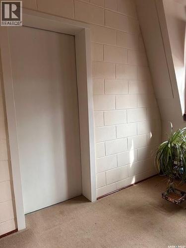 401 1St Avenue, Ponteix, SK 