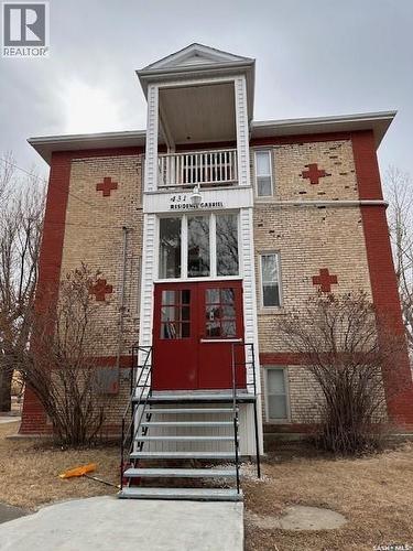 401 1St Avenue, Ponteix, SK 