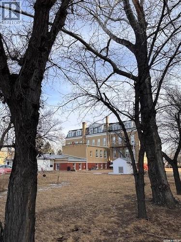 401 1St Avenue, Ponteix, SK 