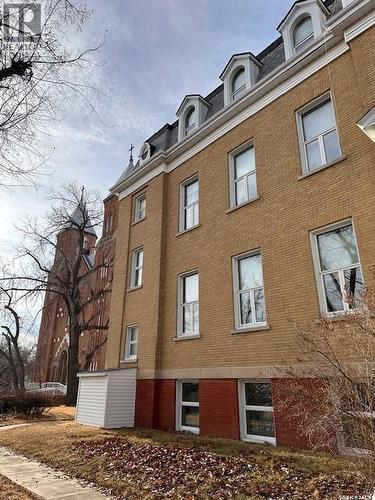 401 1St Avenue, Ponteix, SK 