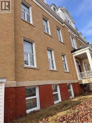 401 1St Avenue, Ponteix, SK 