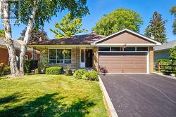 56 WEATHERSTONE CRESCENT  Toronto, ON M2H 1C2