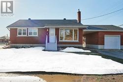 426 CLARKE AVENUE  Ottawa, ON K1K 0Y7