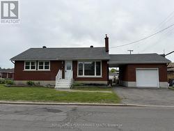624 CLARKE AVENUE  Ottawa, ON K1K 0Y7