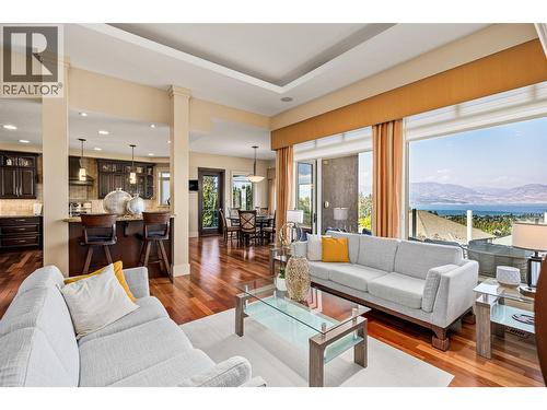 620 Arbor View Drive, Kelowna, BC - Indoor Photo Showing Living Room