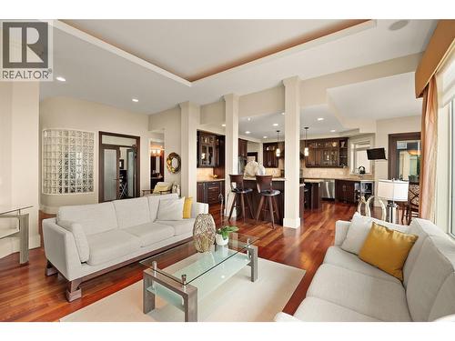 620 Arbor View Drive, Kelowna, BC - Indoor Photo Showing Living Room
