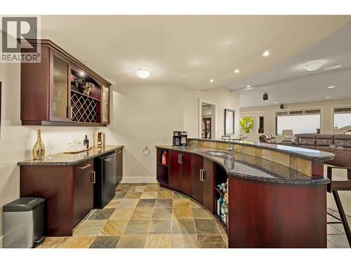 620 Arbor View Drive, Kelowna, BC - Indoor Photo Showing Kitchen