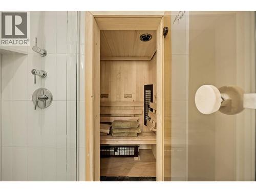 620 Arbor View Drive, Kelowna, BC - Indoor Photo Showing Bathroom